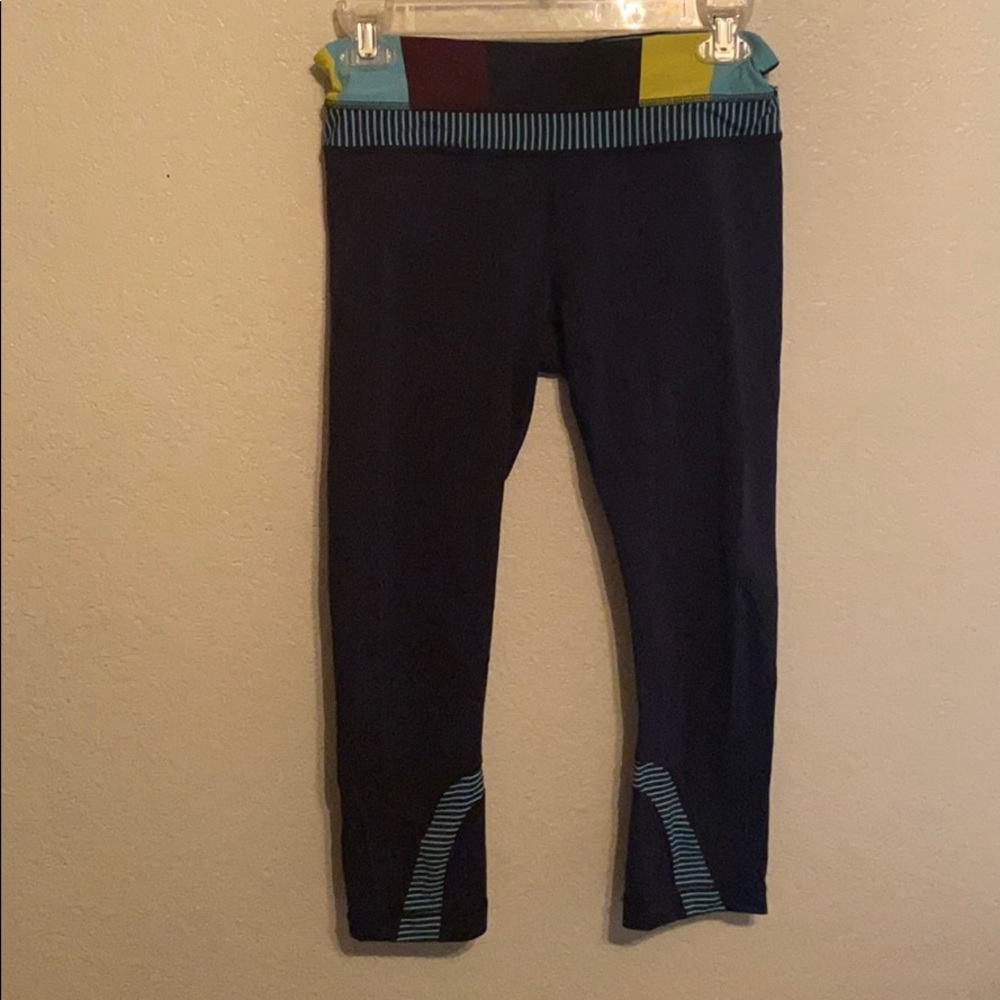 I’m selling these Lululemon leggings.